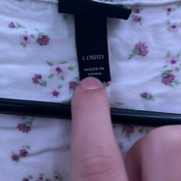 White cardigan with flowers - Picture 5 of 5